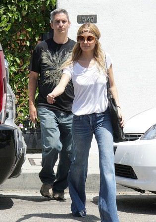 nicole-richie-hippie-happy-09.jpg